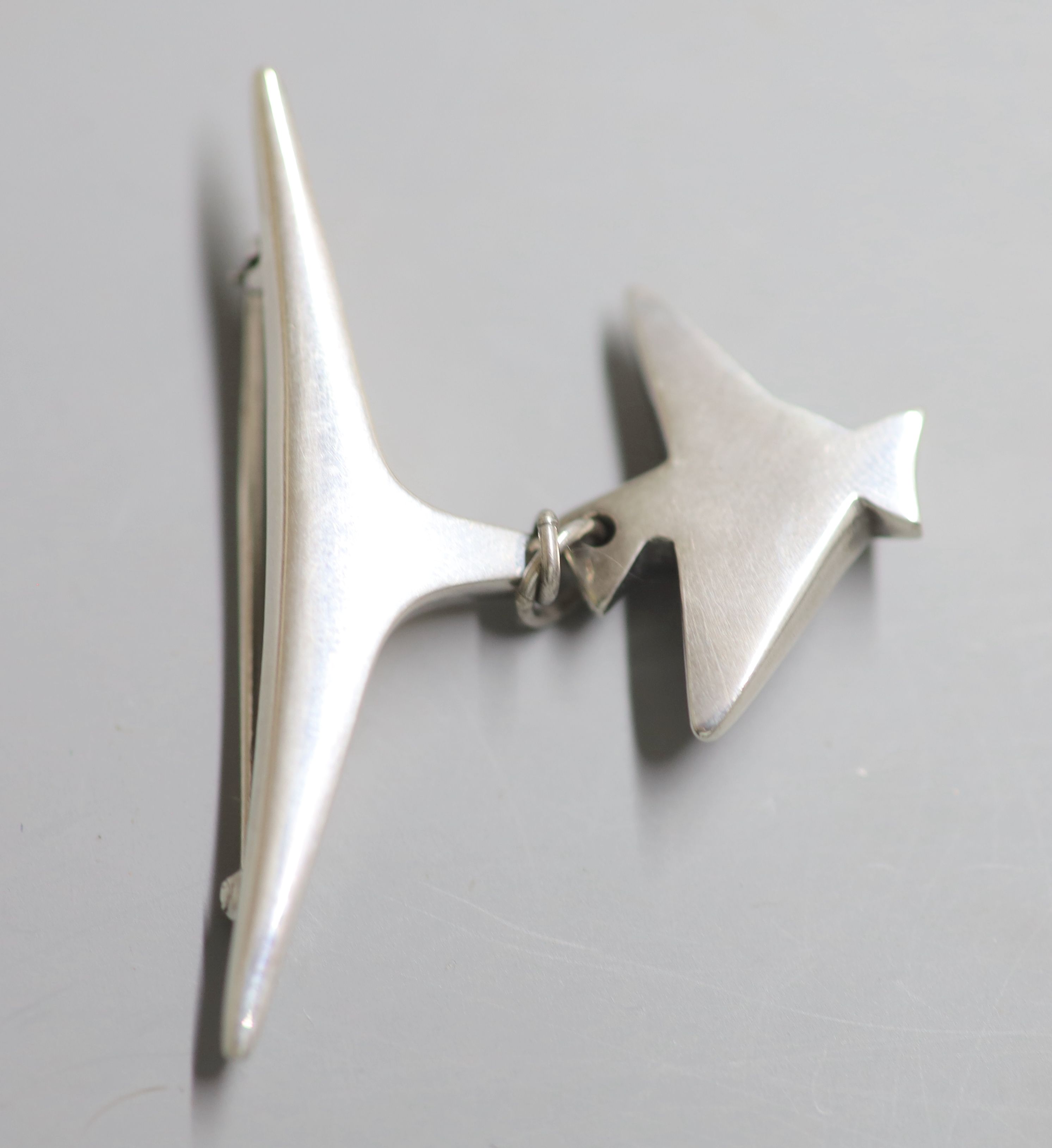 A Georg Jensen 925 bird drop pendant brooch, design no. 334, width 52mm, gross 14.8 grams.